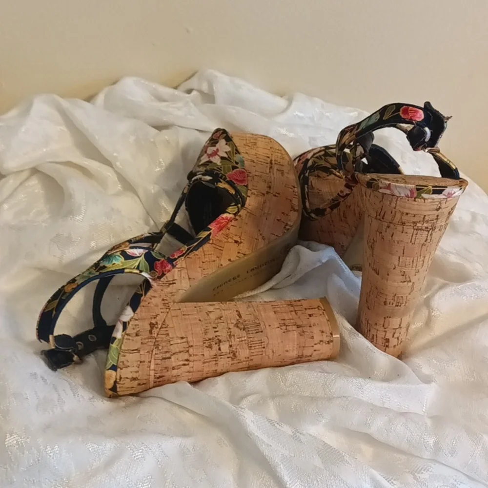 Chinese Laundry blue floral cork platform shoes size 9